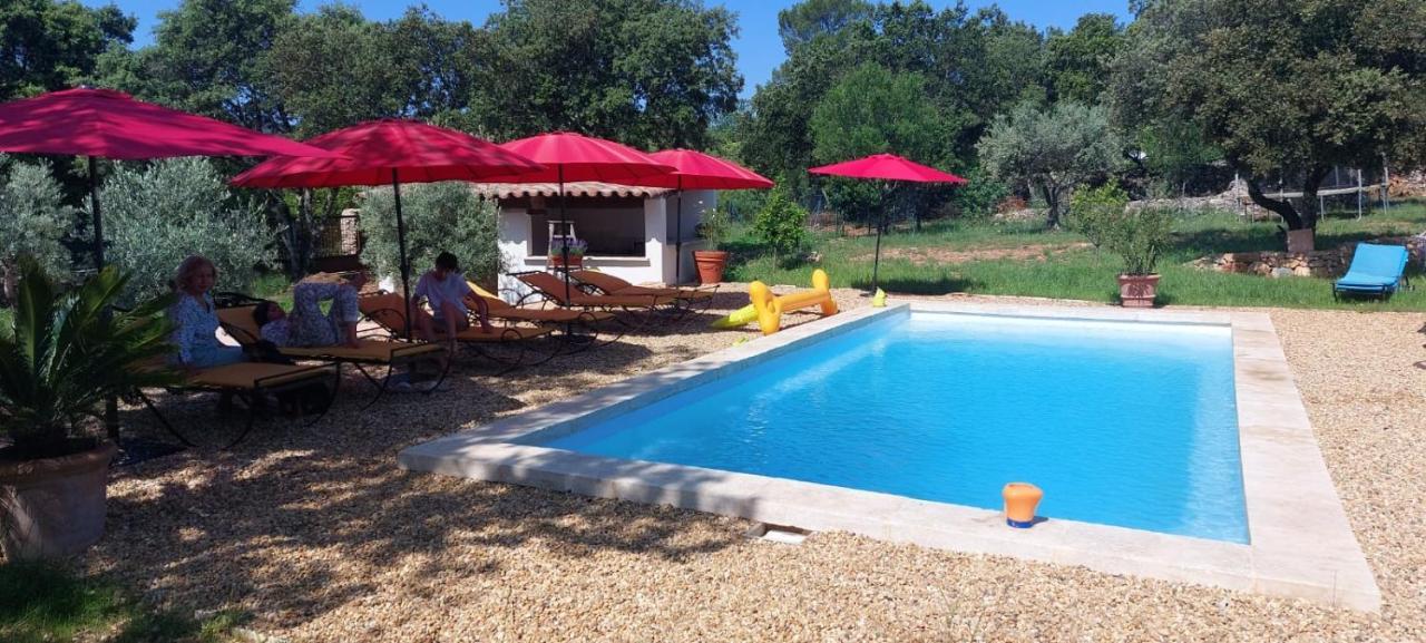 Appartement Location A La Semaine à Néoules Extérieur photo