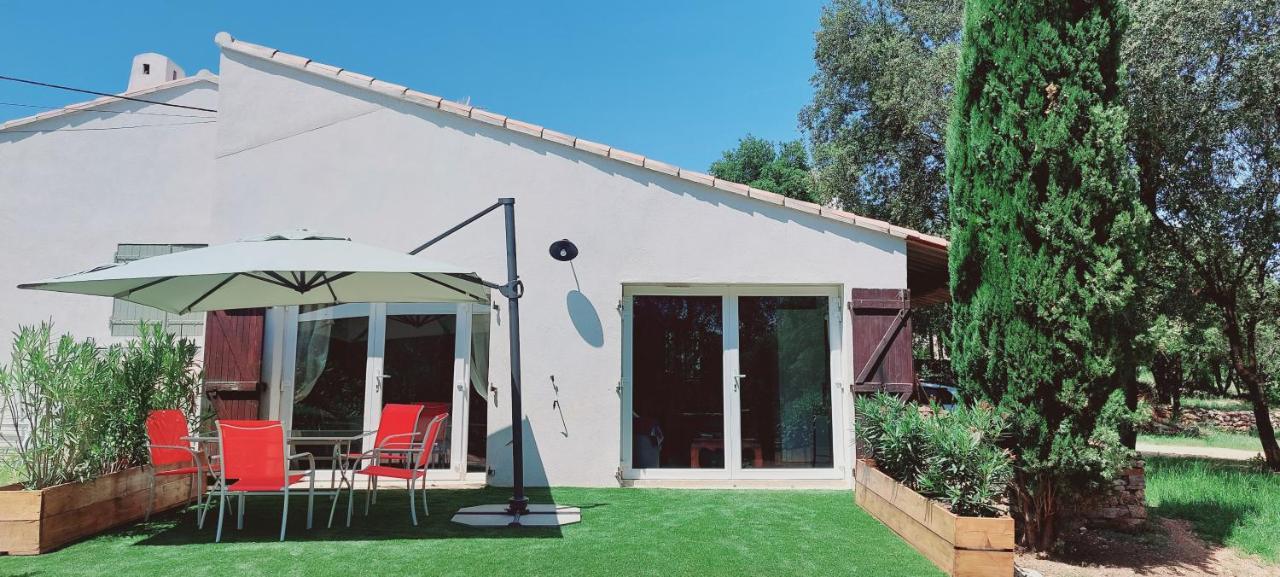 Appartement Location A La Semaine à Néoules Extérieur photo