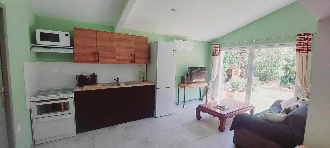 Appartement Location A La Semaine à Néoules Extérieur photo